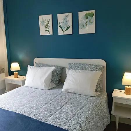 Aberou Au Pied Des Montagnes Nyaraló